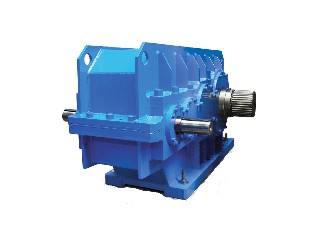 Heavy-duty helical gearbox for cranes